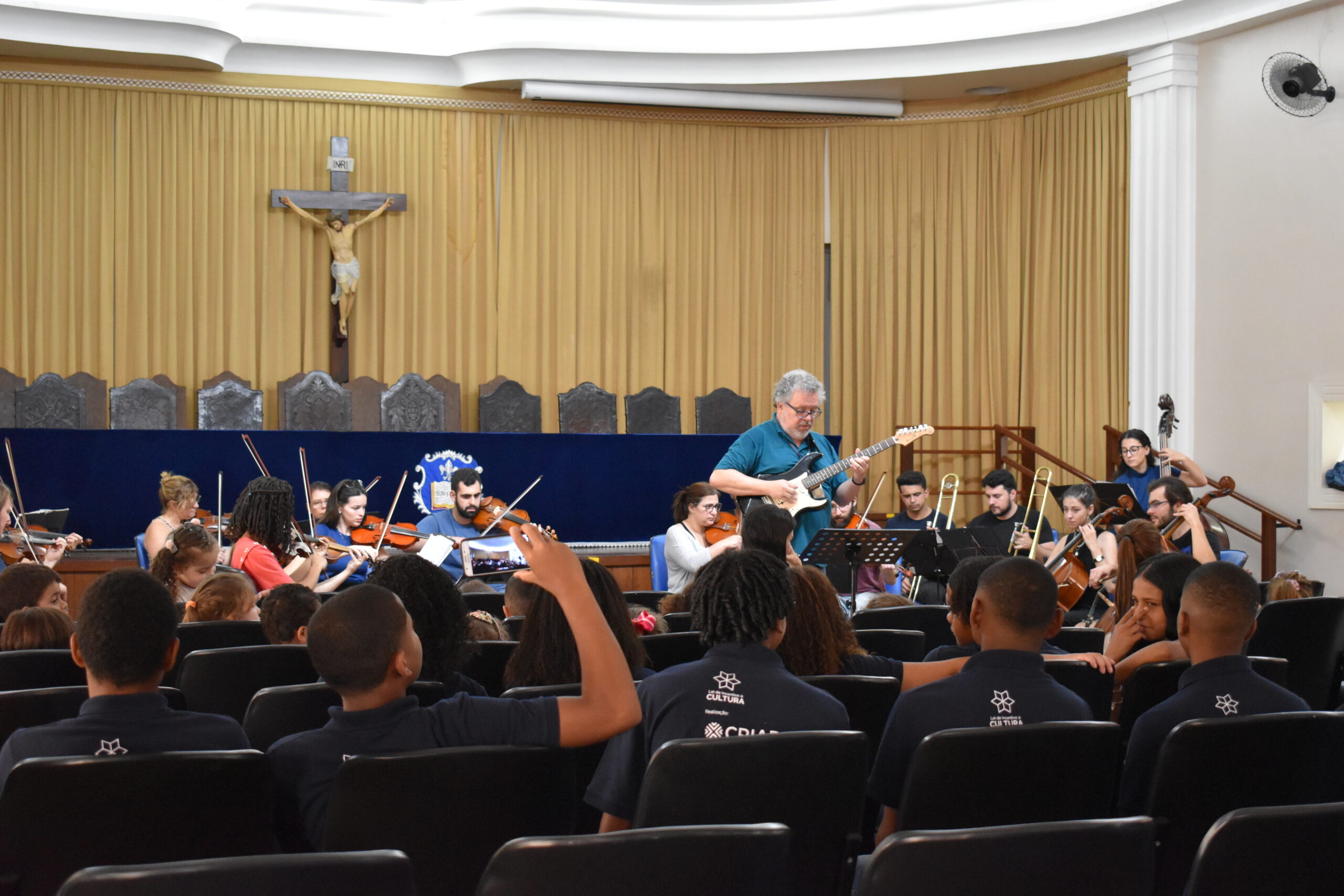 Alunos do CAUCP e São Charbel tem tarde musical ao som da Orquestra da UCP