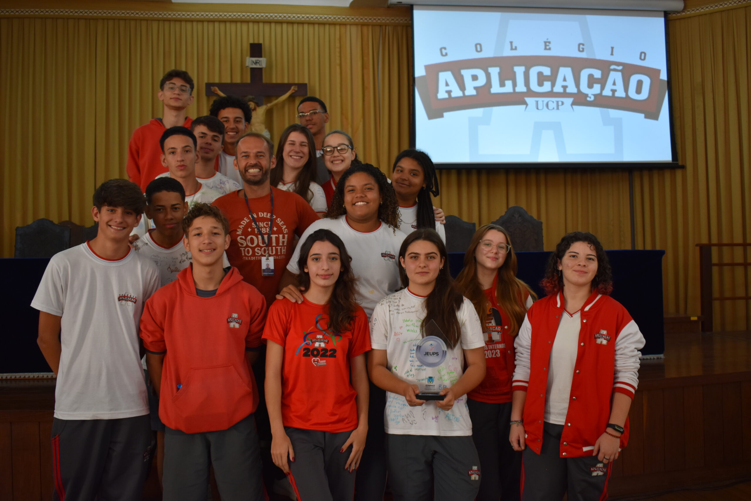 CAUCP presta homenagem aos estudantes medalhistas e que disputaram os Jeups 2023